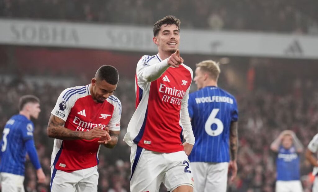 Arsenal Climbs to Second in EPL with Narrow Win Over Ipswich Town