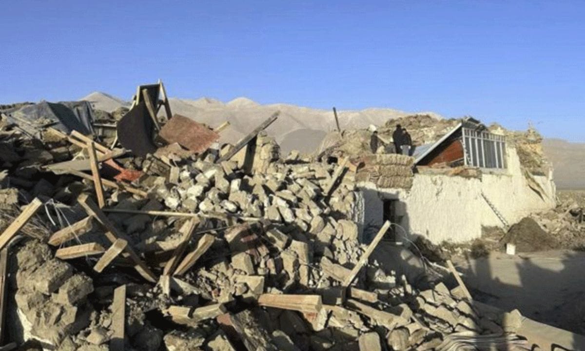 China Temporarily Closes Everest Region After Earthquake