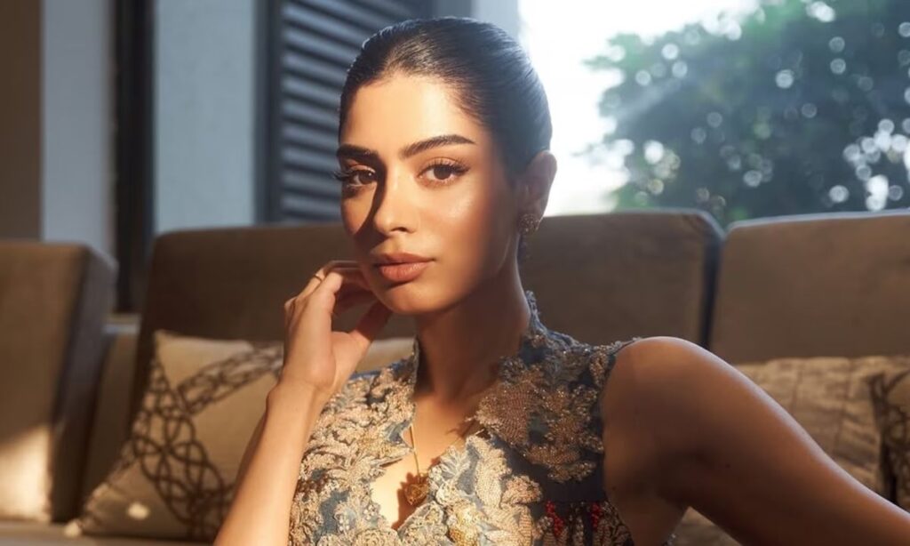 Khushi Kapoor Sparks Dating Rumours with Mystery Man on Instagram