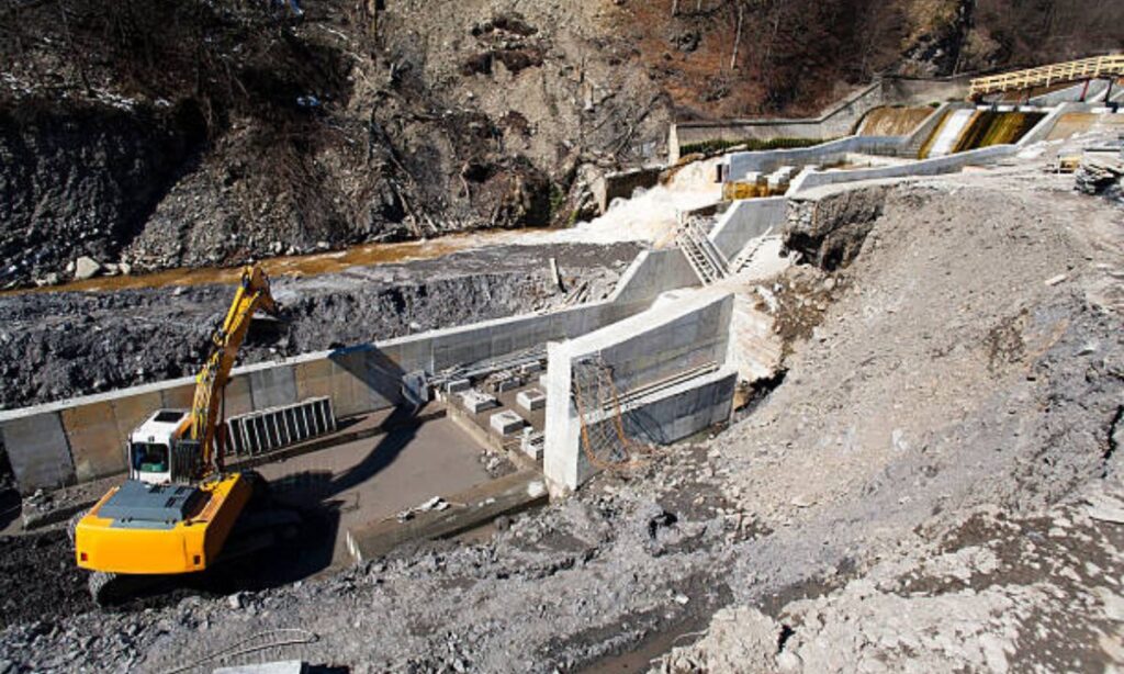 The dam construction in Narayani has been halted because of a conflict.