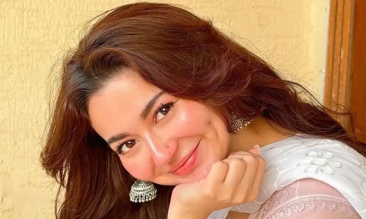 Hania Aamir Recreates Deepika Padukone’s Iconic Om Shanti Om Scene