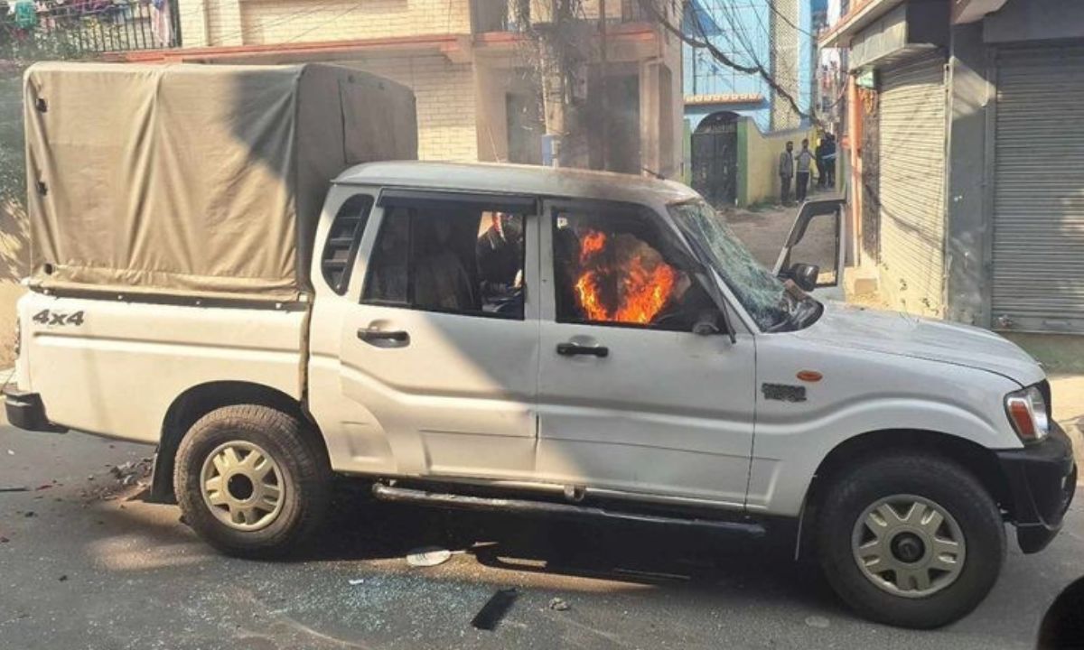 Government Vehicle Set on Fire by Royalist Protesters Near Paris Danda
