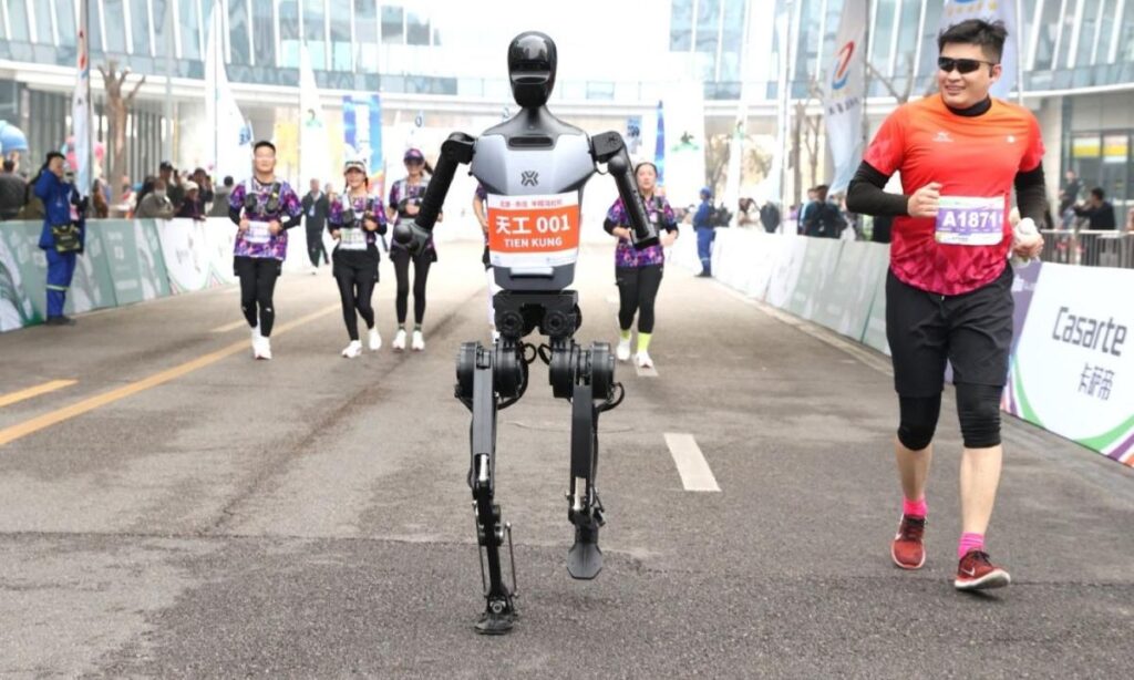 21 Robots Join Half Marathon in China for the First Time