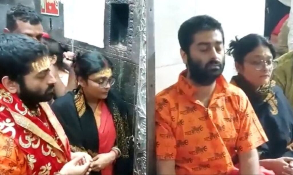 Arijit Singh and Wife Visit Mahakaleshwar Temple for Special Bhasma Aarti