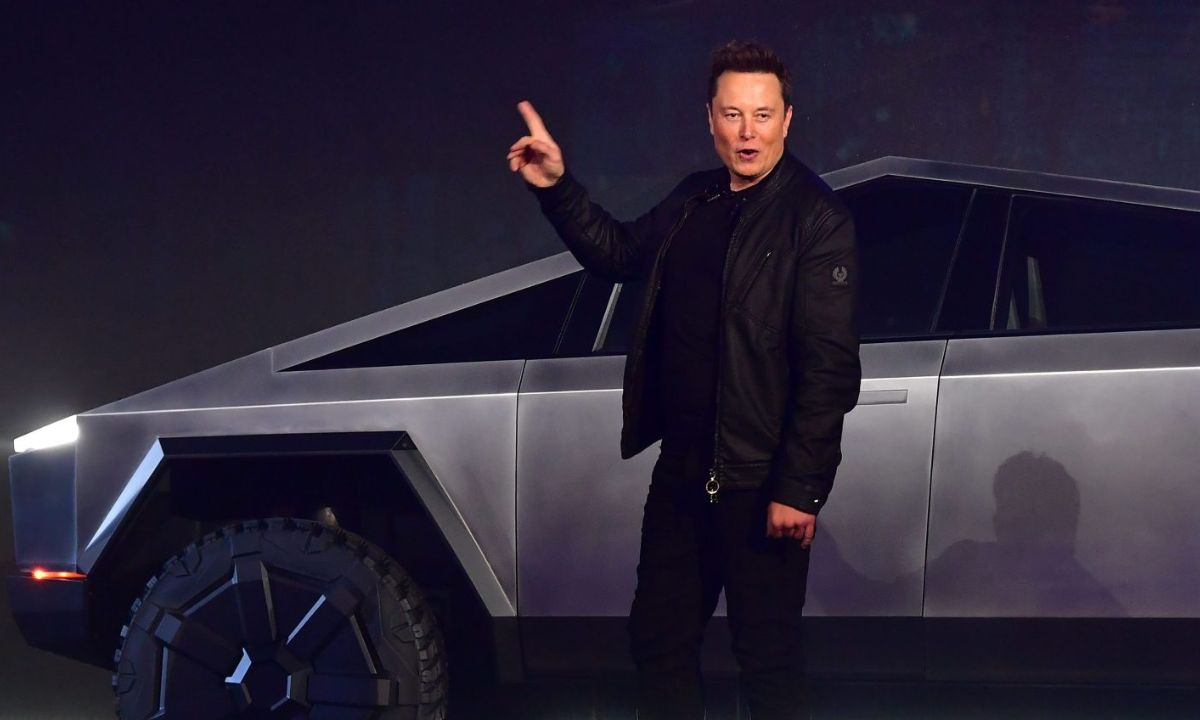 Elon Musk to Focus More on Tesla After Huge Drop in Profits