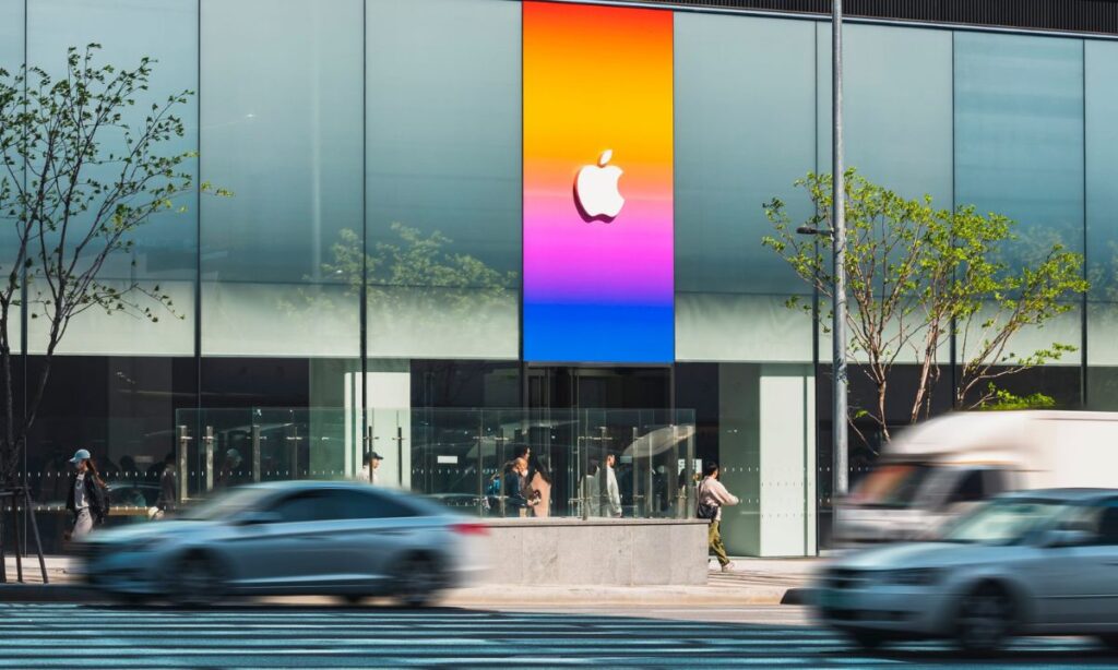 Apple’s Big Plans for 2027 All-Glass iPhone, Foldables, and AI Surprises