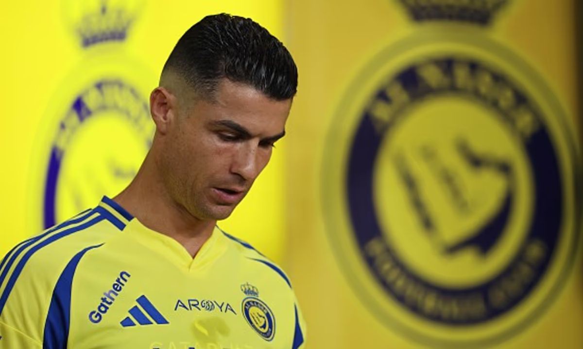 Cristiano Ronaldo in Al Nassr jersey signaling exit