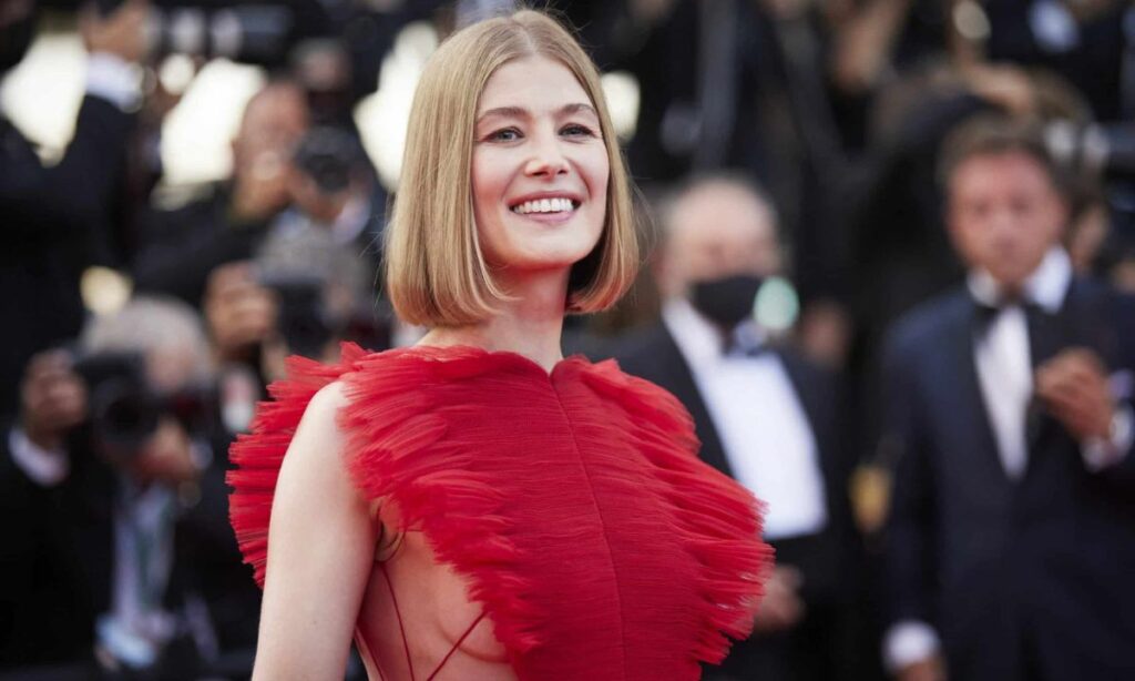 Rosamund Pike Recalls Violent London Mugging: ‘All My Mother Heard Was a Scream’