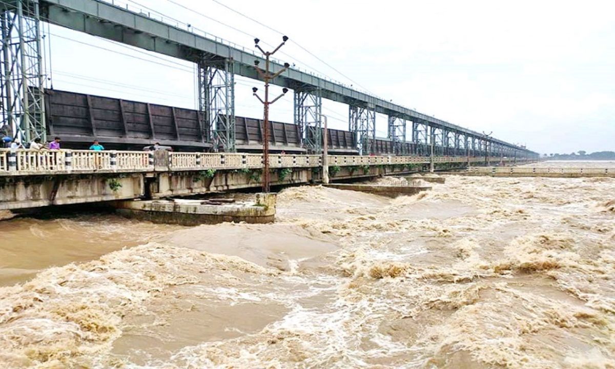 One Body Found, SSP-Led Team Continues Search for Missing Security Personnel at Koshi Barrage