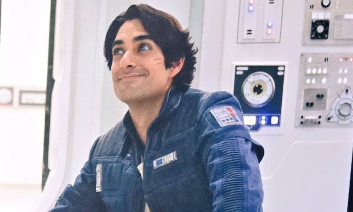 Eman Esfandi as Ezra Bridger with short hair and clean-shaven look in Ahsoka Season 2