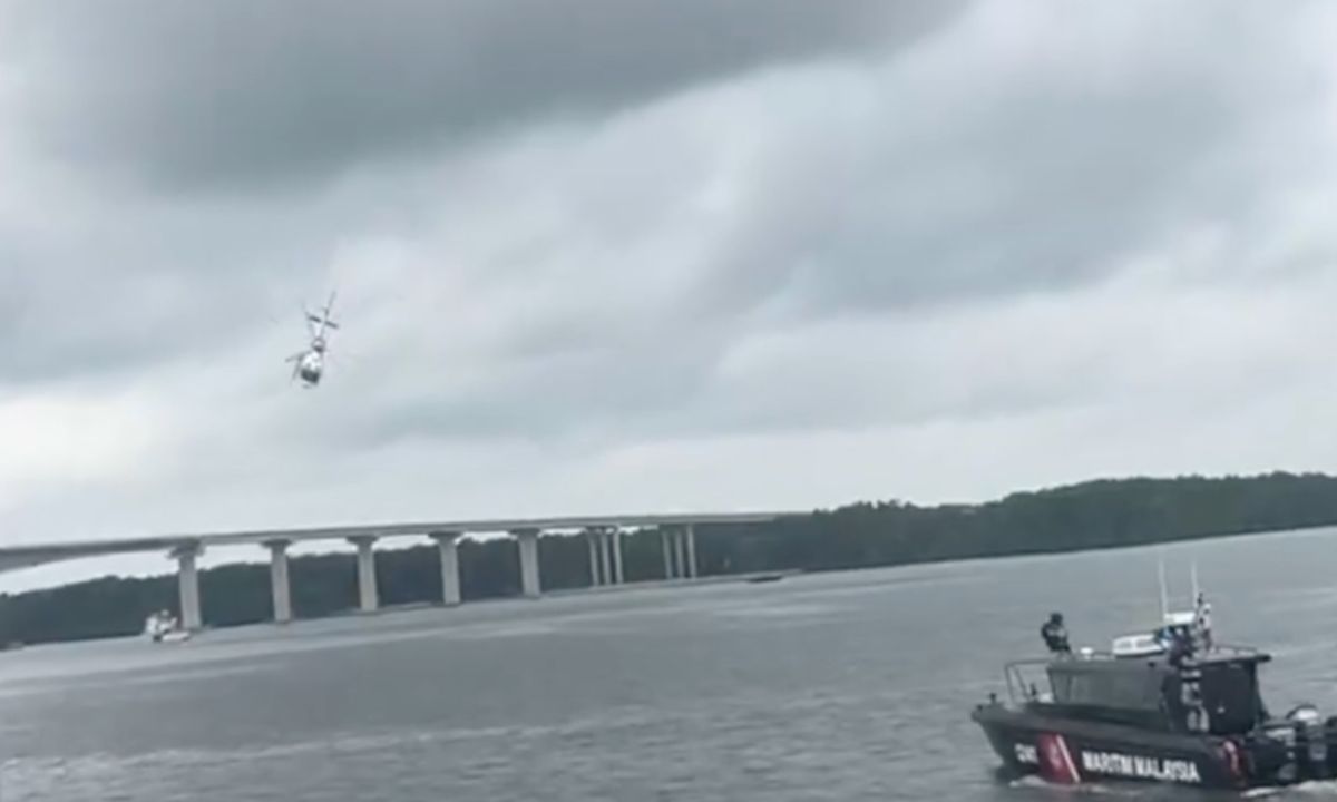 Malaysian Police Helicopter Crashes into River During Emergency Landing